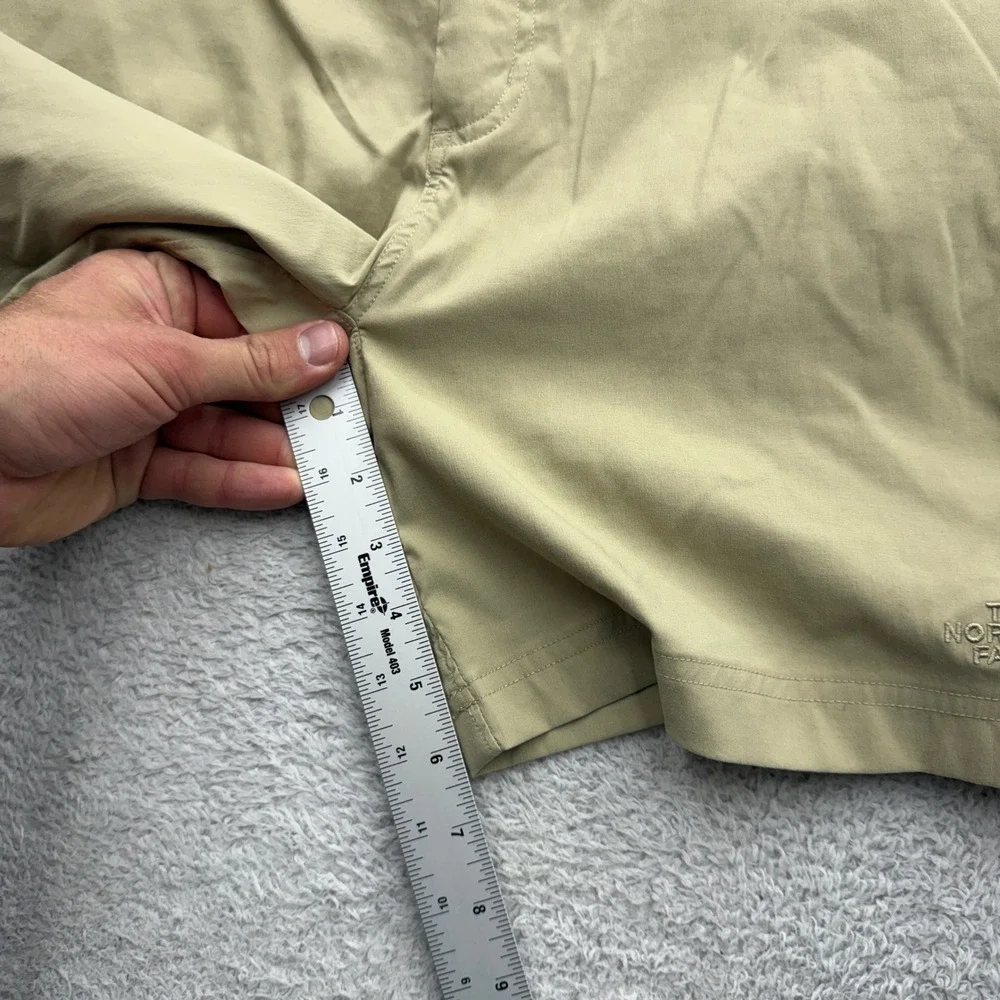 The North Face Mens Class V Belted Shorts Khaki Tan Hiking Outdoor Size 32